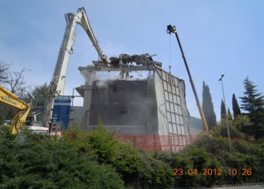 Demolizione edile - L'Aquila: Pettina (Via Basile) 39