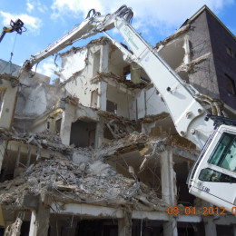 Demolizione edile - L'Aquila: Pettina (Via Basile) 1