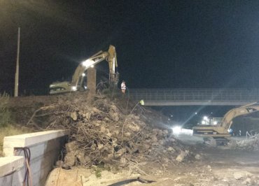 Demolizione edile notturna Napoli-Salerno: cavalcavia Autostrada A3 14