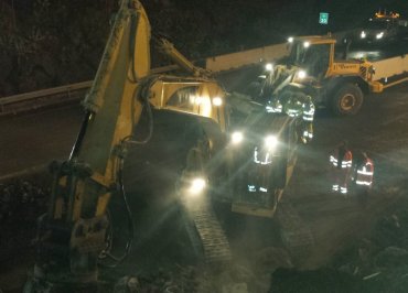 Demolizione edile notturna Napoli-Salerno: cavalcavia Autostrada A3 16