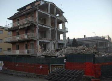 Demolizione edile - L'Aquila: Via degli Orsini 14