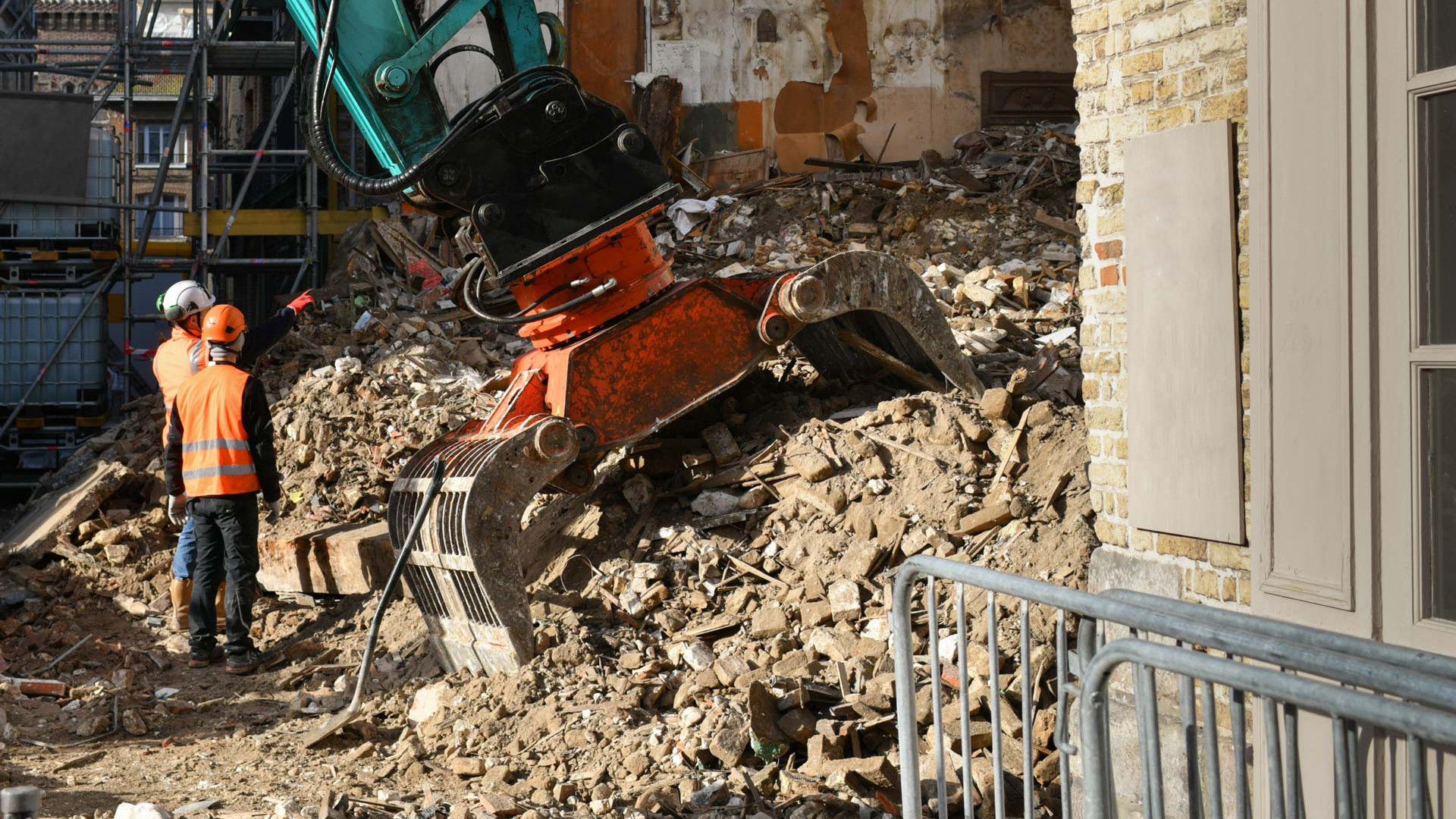 Demolizione capannoni industriali e sicurezza nei cantieri